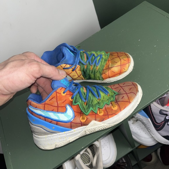 Nike Kyrie SpongeBob SquarePants Pineapple House Kids Shoes Sz